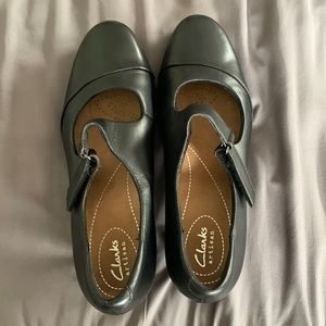 Clarks artisan black leather shoes